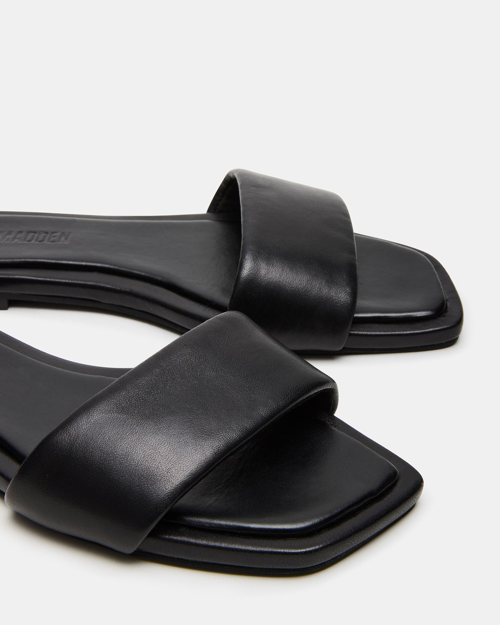LUMINA BLACK LEATHER